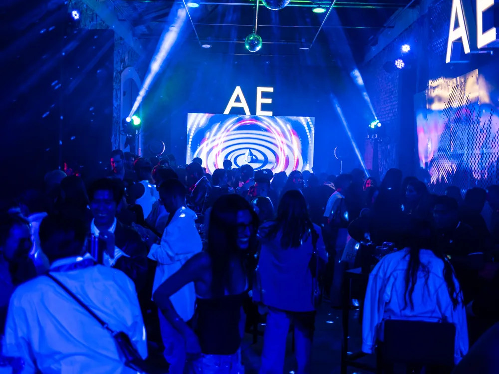 Fiesta de clausura y concierto DJ con diseño de luces en La Maravilla Studios
