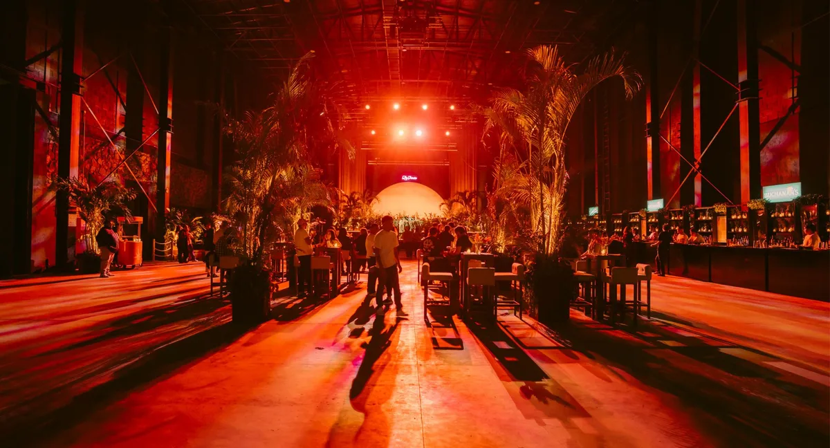 Montaje de cena y gala en foros industriales CDMX