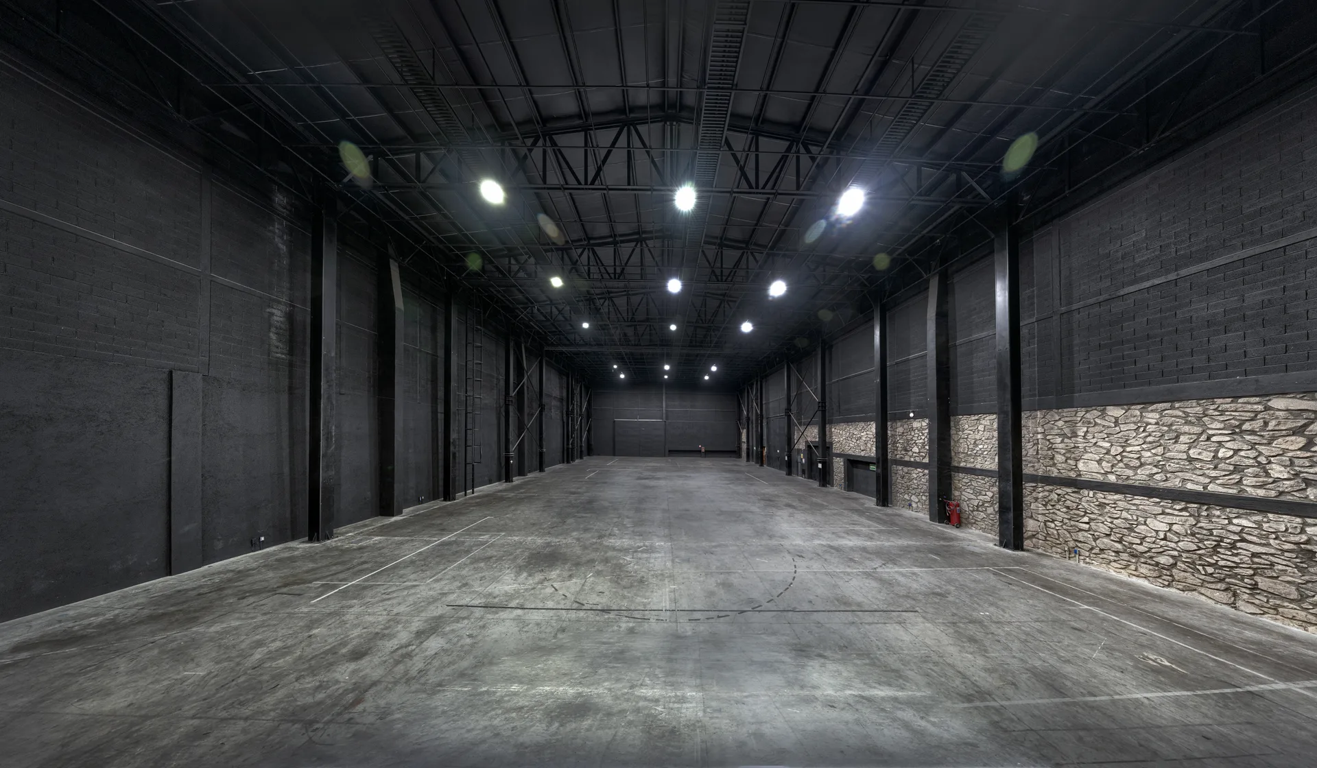 Soundstage masivo con muros acústicos y parrilla de iluminación - La Maravilla Studios